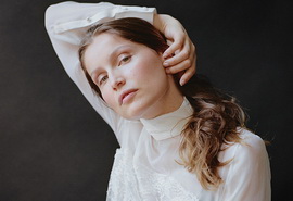 Летиция Каста поразила макияжем