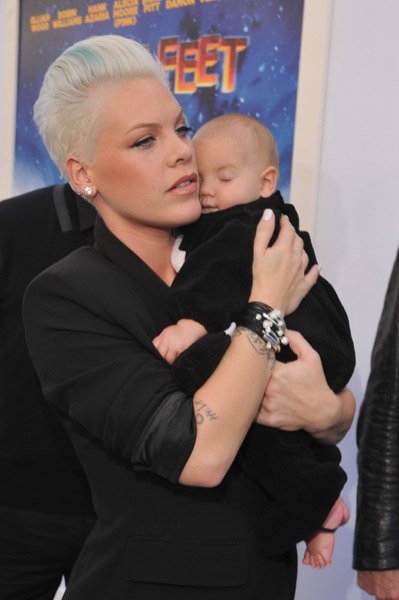 Пинк сверкнула бельем на премьере мультфильма «Делай ноги - 2»!