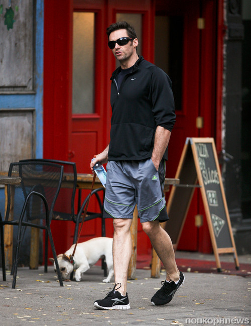 Хью Джекман: идеальный папа на прогулке с семьей!