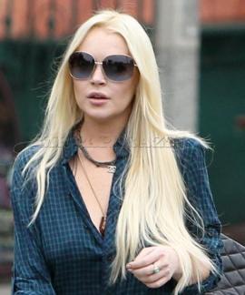 Lindsay-Lohan-to-reshoot-Playboy-pictures-with-her-new-teeth