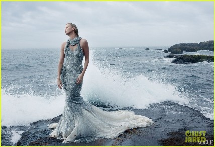 charlize-theron-vogue-december-2011-02