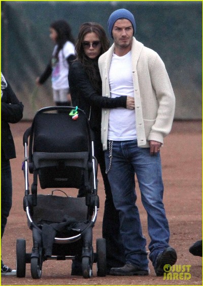 david-victoria-beckham-cheer-soccer-kids-03