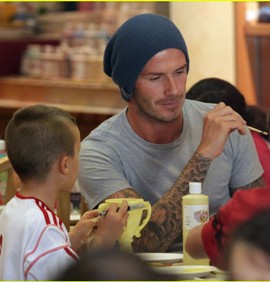 david-victoria-beckham-cheer-soccer-kids-10