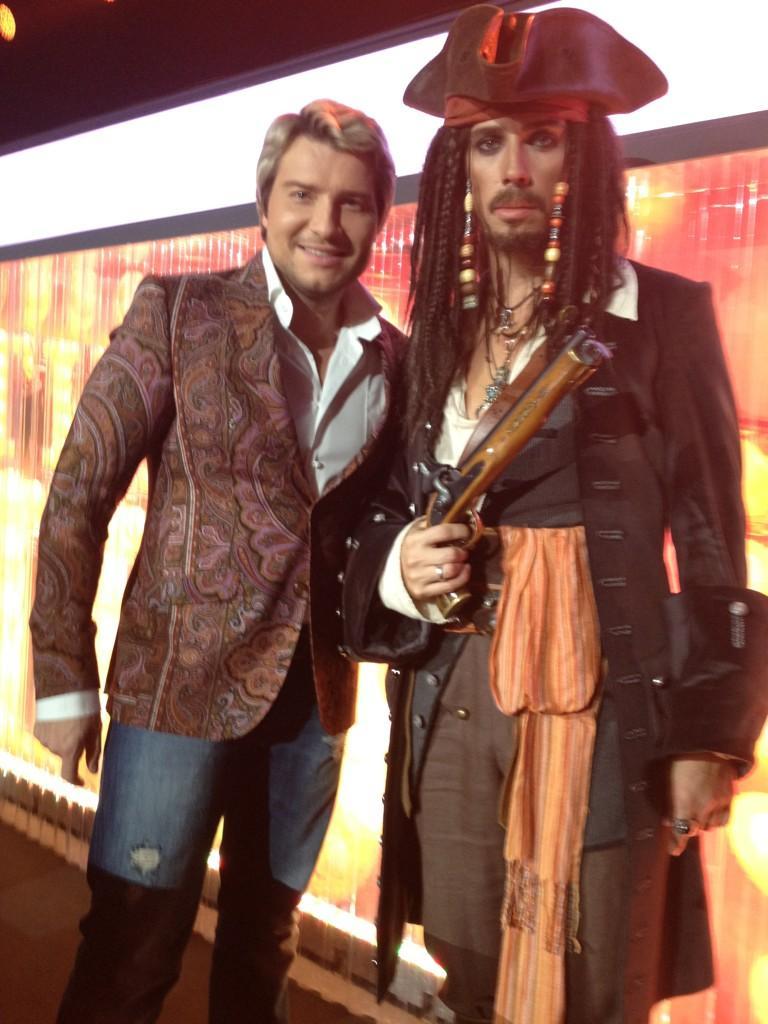 Коля Басков раскрывает тайны новогодних огоньков!