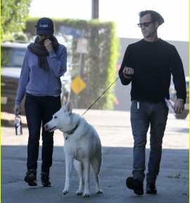 jennifer-aniston-justin-theroux-walk-dolly-20