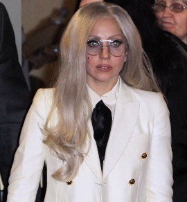 lady-gaga-x-factor-performance-08