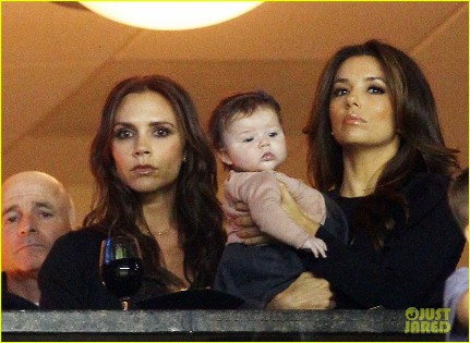 victoria-beckham-harper-soccer-eva-longoria-01