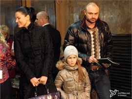 Скандалистка Маша Ефросинина сожгла вещи своего мужа