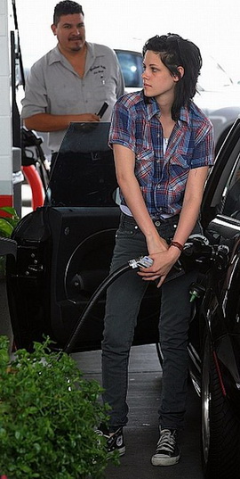 Знаменитости на автозаправках