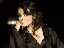 Сати Казанова поразила своим лицом без макияжа