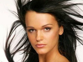 Супруг беременной певицы Славы официально женат на другой