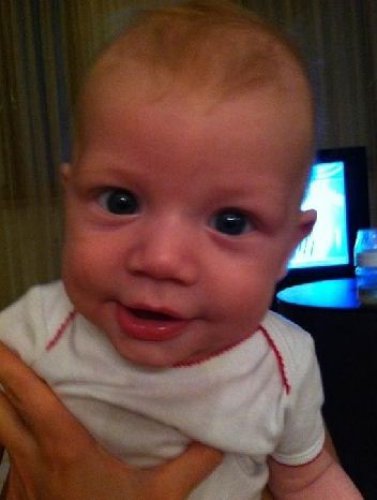 Сынишка Маши Малиновской уже пытается ходить!