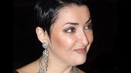 Певица Лолита поклялась бросить курить