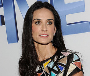 Деми Мур нашла утешение после развода