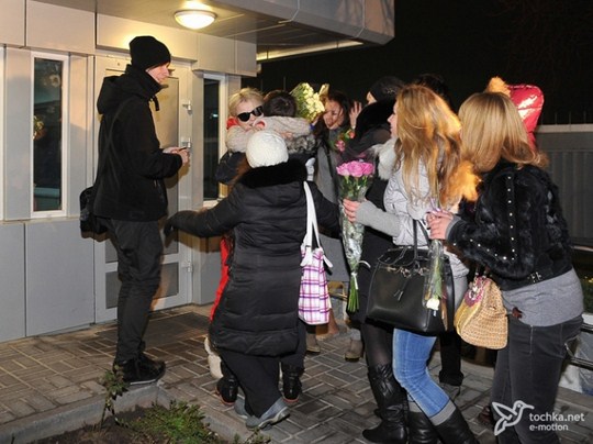 Двойной шок! Мика Ньютон вернулась в Украину и забыла про макияж!