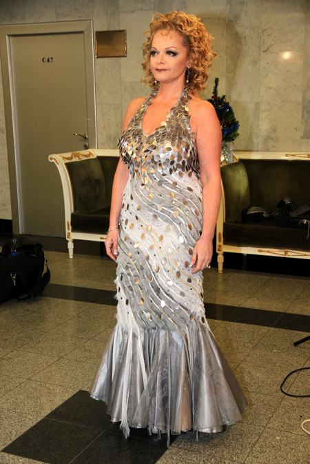 Дряблая спина Ларисы Долиной повергла в шок публику!