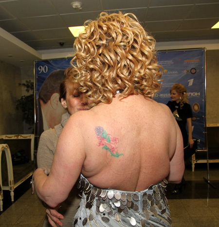 Дряблая спина Ларисы Долиной повергла в шок публику!