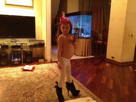 Анастасия Волочкова еще раз выставила интимные фото дочки в интернет