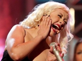 Папарацци в восторге от дряблой спины и обвисшей груди Кристины Агилеры!