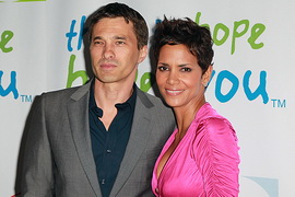 Самая горячая звездная пара планеты решила пожениться