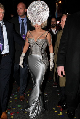 Леди Гага без макияжа и прически