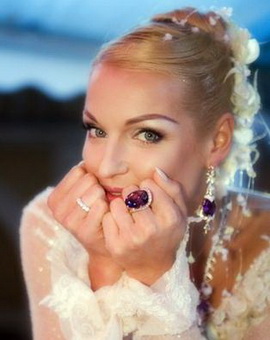 Анастасия Волочкова выскочила голая на мороз