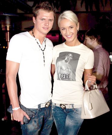 Ольга Бузова таки затащила «женатого футболиста» Тарасова в ЗАГС!