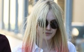 dakota-fanning-hot-pink-hair-04