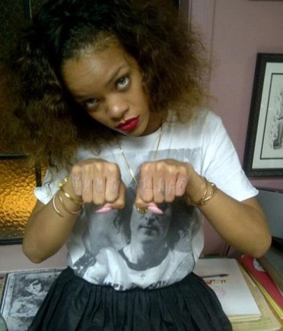 rihanna-tupac-thug-life-tattoo-01