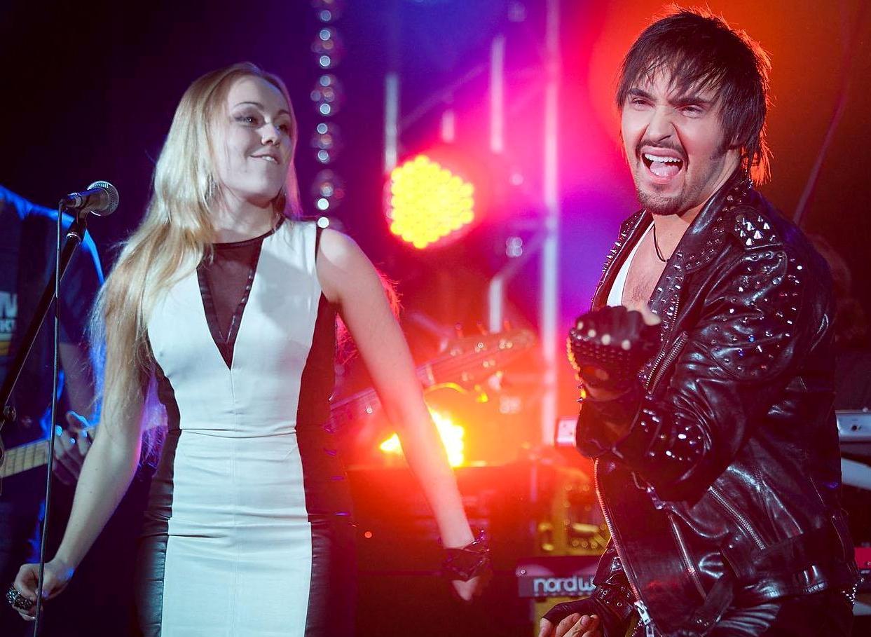 ВИТАЛИЙ КОЗЛОВСКИЙ ЗАПЕЛ РОК, А ЭКС-ПРОДЮСЕР АЛСУ АЛЕКСАНДР ШЕВЧЕНКО УСТРОИЛ В КИЕВЕ КРЕЩЕНИЕ НОВОЙ АРТИСТКИ BERQ