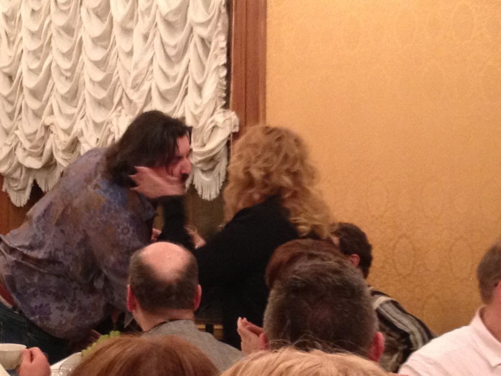 Алла Пугачева на глазах у Галкина целуется с другим мужчиной!