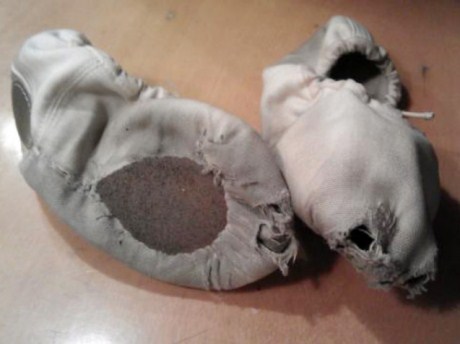 Анастасия Волочкова выставила на всеобщее обозрение свою дырявую обувь