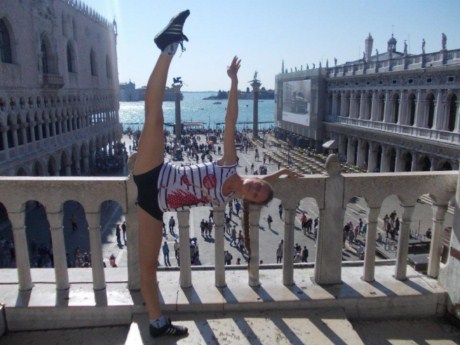 Возлюбленная Владимира Кличко выложила свои интимные фото в интернет