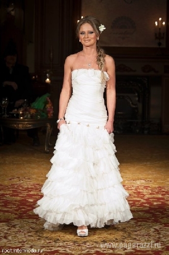 Звездные невесты выставили свои тела на аукцион: парад в свадебных платьях!