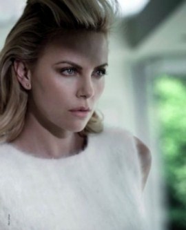 Прелестная Шарлиз Терон порадовала поклонников соблазнительной фотосессией