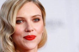 Изрядно располневшая Скарлет Йохансон отрывается на вечеринках с новым бойфрендом