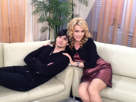 Ольга Сумская зажгла с  молоденьким певцом 