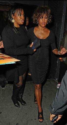 За два дня до смерти Уитни Хьюстон ввязалась в жуткий скандал!