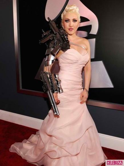 Sasha-Gradiva-at-The-2012-Grammy-Awards-681x10241-435x580
