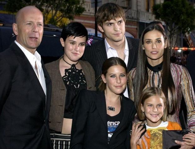 Катчер и Уиллис навещают Деми Мур каждый день