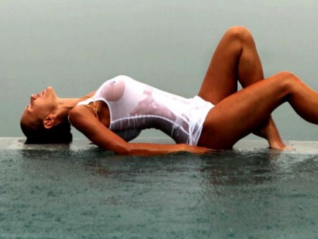 Возлюбленную Сергея Зверева застукали голой в Таиланде