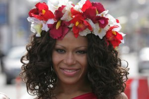 Темнокожую певицу Гайтану атаковали националисты!