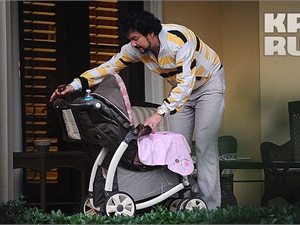 Филипп Киркоров нянчится с Аллой-Викторией: добыча папарацци!