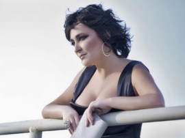 Певица Лолита родит малыша