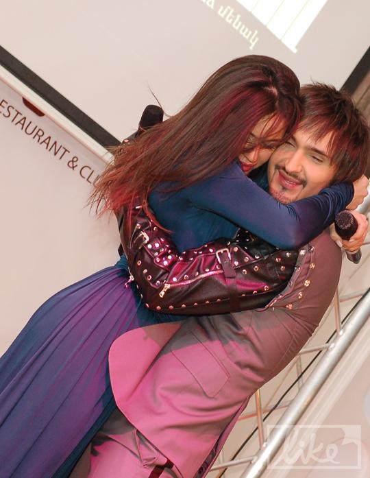 Новая «возлюбленная» Виталия Козловского засветила голую грудь!