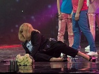 Жуткое падение Билык на сцене: еле косточки собрала!