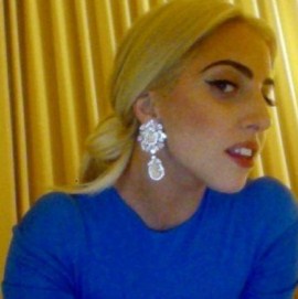 Леди Гага первый раз показала себя без макияжа