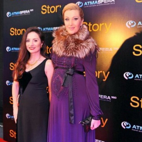 Беременная пятым ребенком Снежана Егорова продемонстрировала очаровательный животик