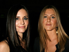 1331371637 dzhennifer-eniston-i-kortni-koks