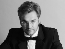 Александр Пономарев засветился с молоденькой блондинкой